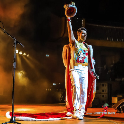 gallery image q revival band